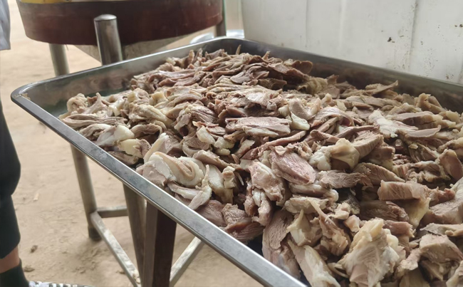 初伏至，新東電為家人們準(zhǔn)備了美味羊肉湯！